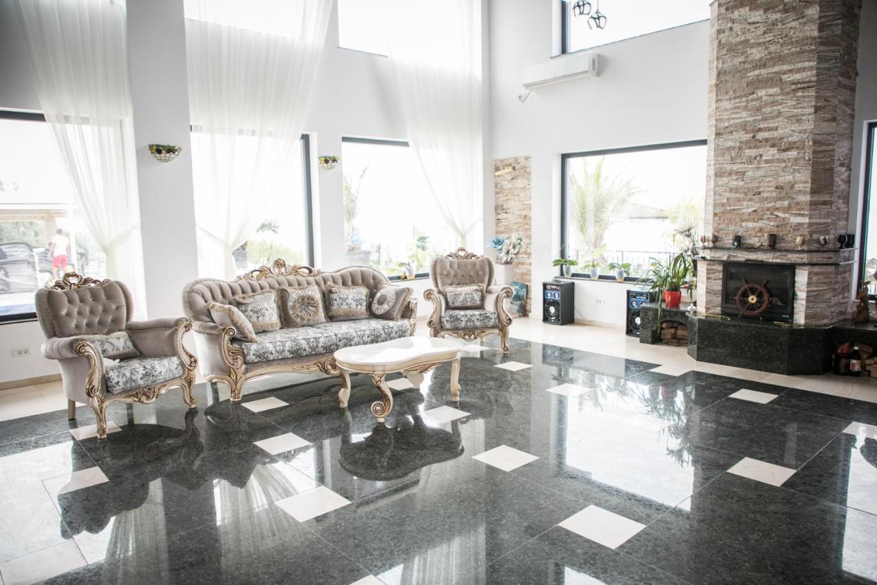 Almar Lake View Boutique H Mamaia Extérieur photo
