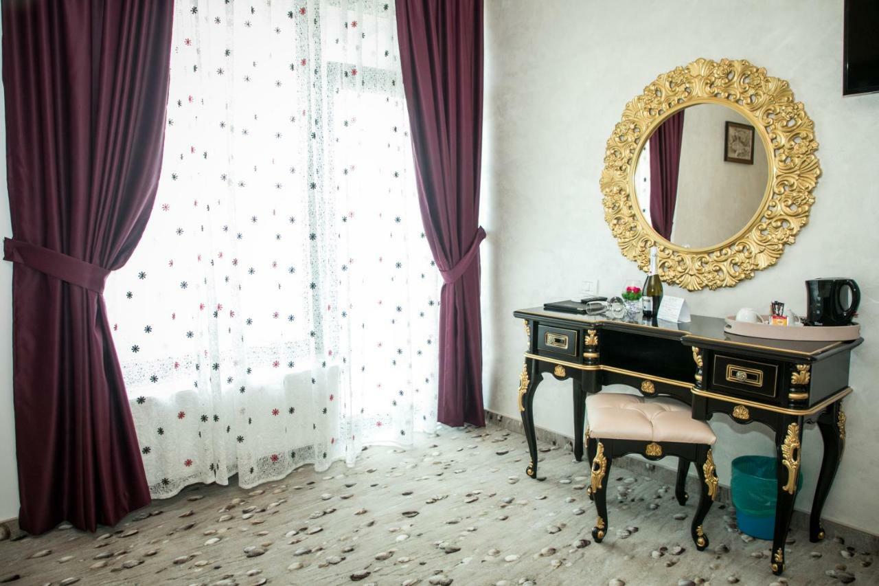 Almar Lake View Boutique H Mamaia Extérieur photo